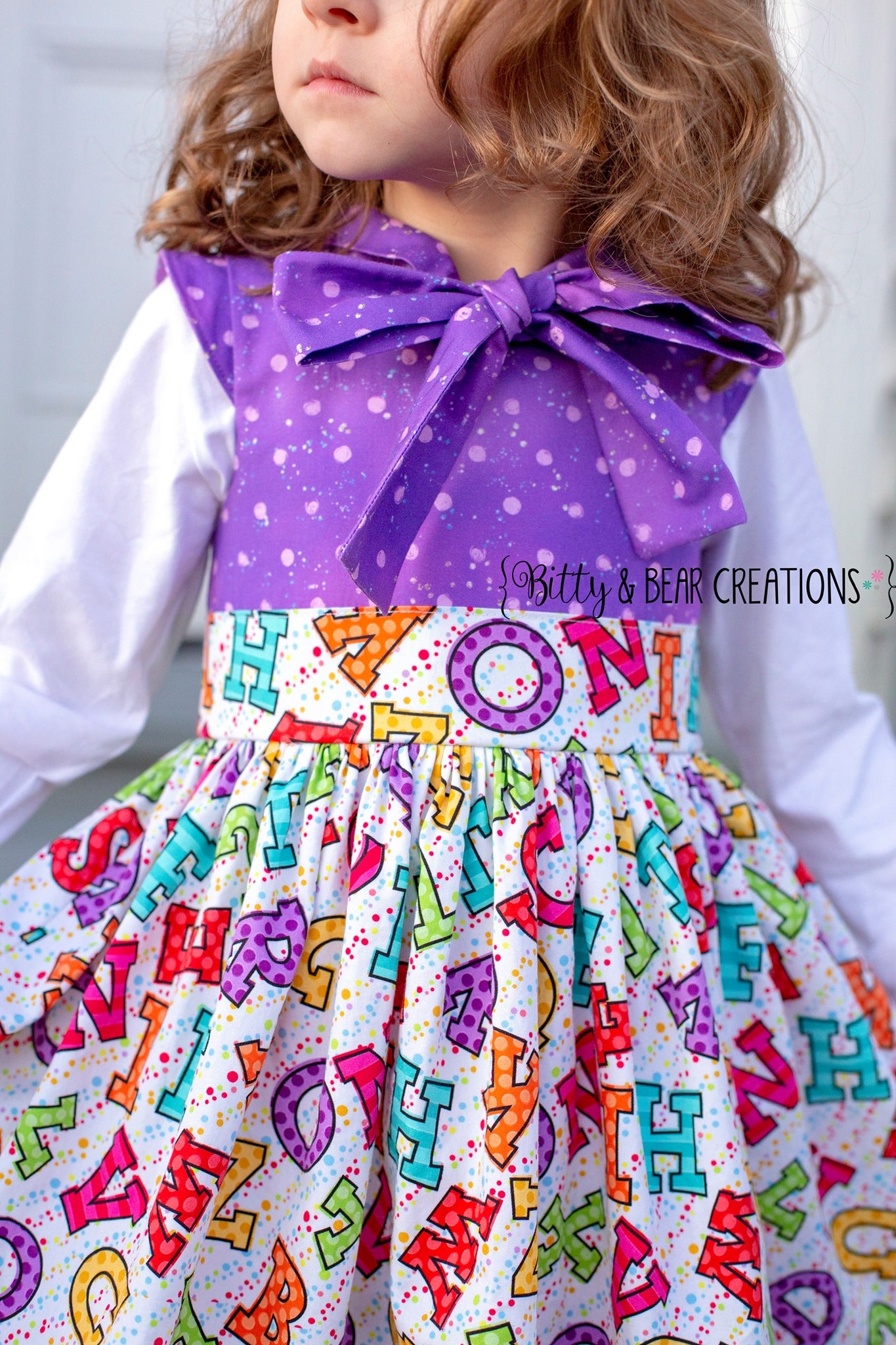 R117 : School Days - Blackboard Collection - Letter Toss White Dots