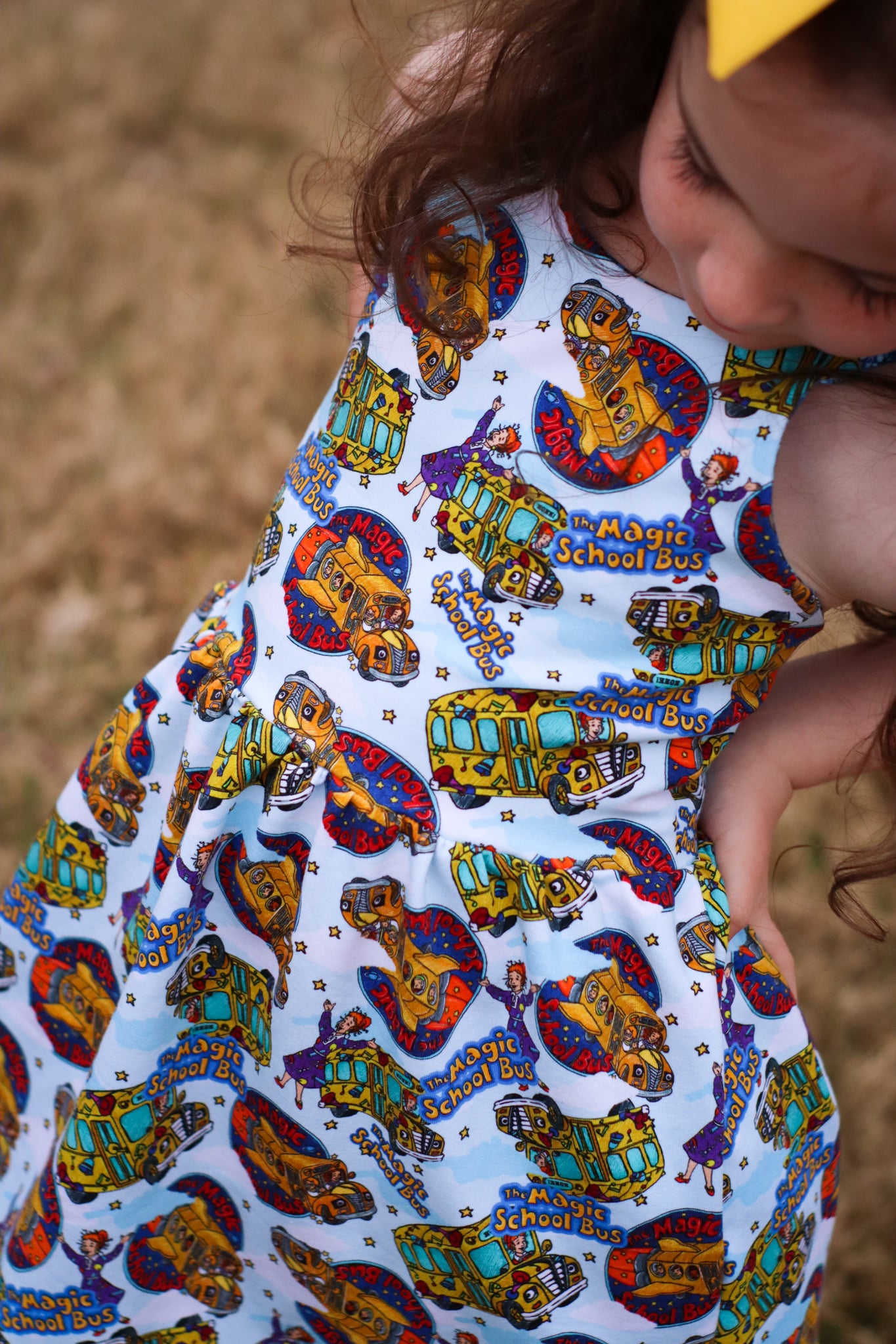 R115 School Bus Magic - Main Toss - Regular Scale