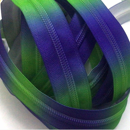 Hardware : ZIPPER - Long Chain - Blue Green with matchin Teeth - #3 or #5 (010)