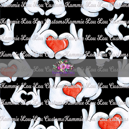 R124 Magical Escape - Classic Mouse - Love Signs Black